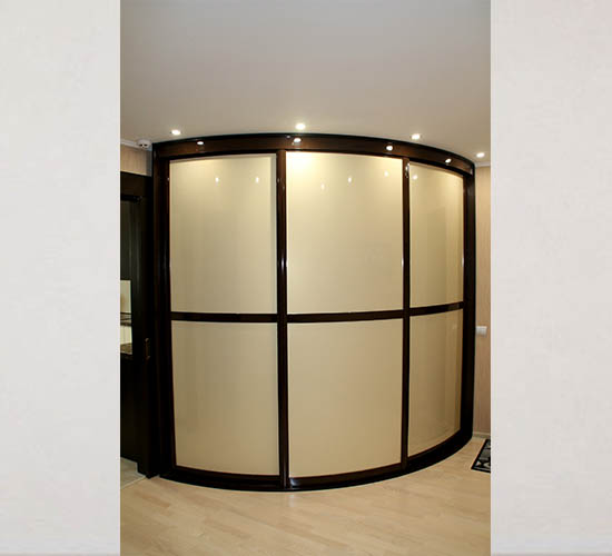 Радиусная дверь для шкафов шириной 3 метра