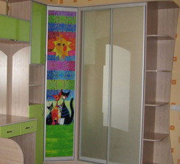 Шкаф купе в детскую комнату с открытой частью
